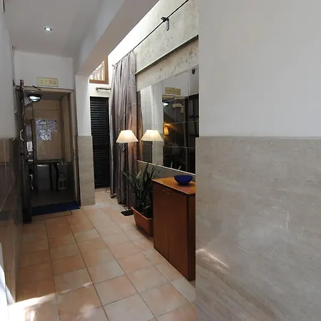 La C Apartment *